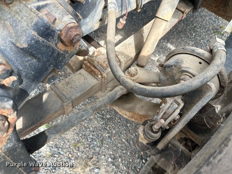 image for item DT6315 1998 International 4900 flatbed truck