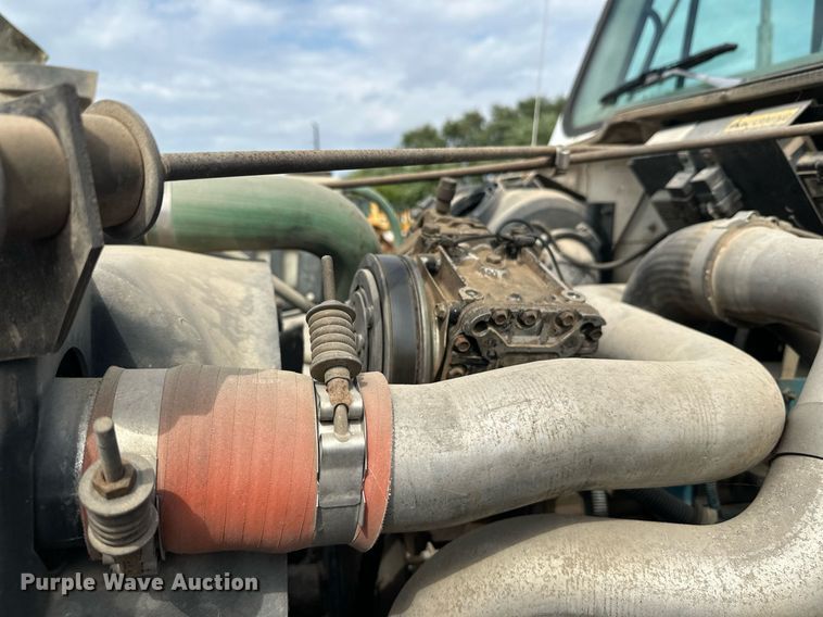 image for item DT6315 1998 International 4900 flatbed truck