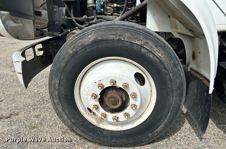 image for item DT6315 1998 International 4900 flatbed truck