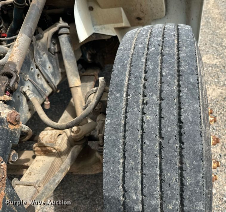 image for item DT6315 1998 International 4900 flatbed truck