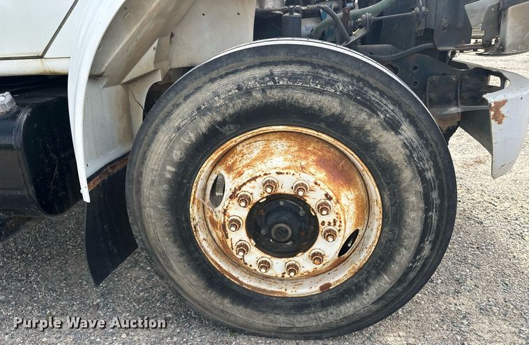 image for item DT6315 1998 International 4900 flatbed truck