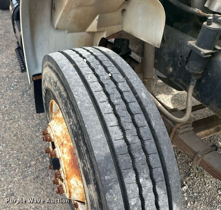 image for item DT6315 1998 International 4900 flatbed truck