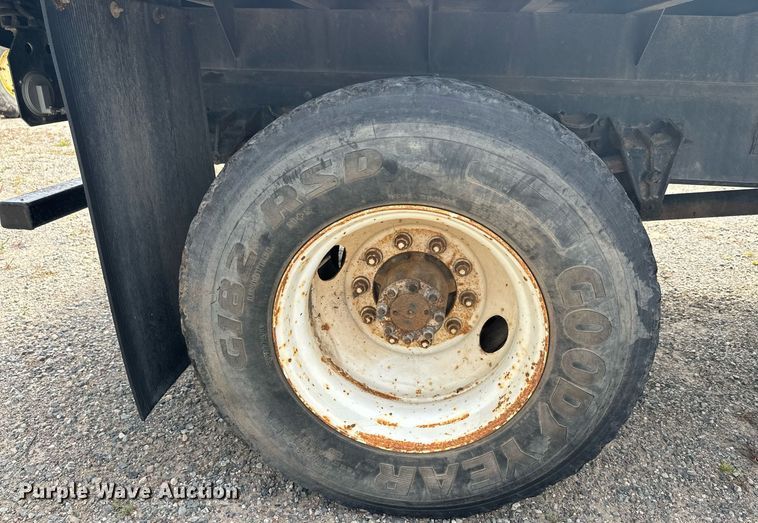 image for item DT6315 1998 International 4900 flatbed truck