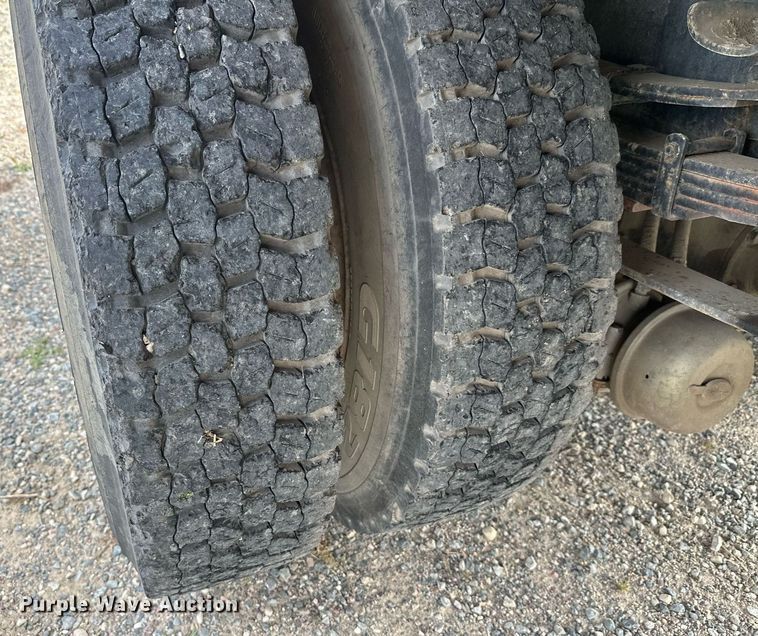 image for item DT6315 1998 International 4900 flatbed truck