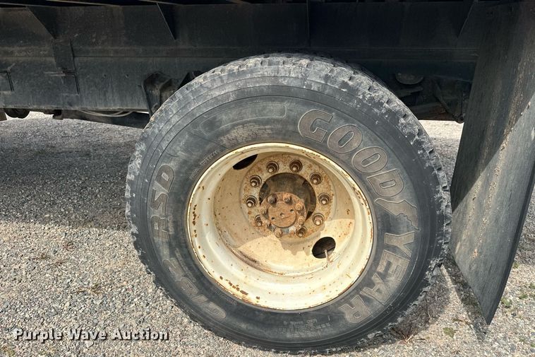 image for item DT6315 1998 International 4900 flatbed truck