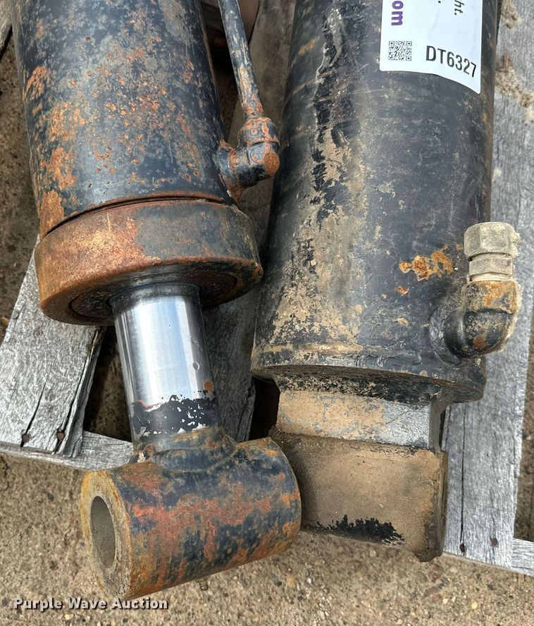 image for item DT6327 Hydraulic cylinder