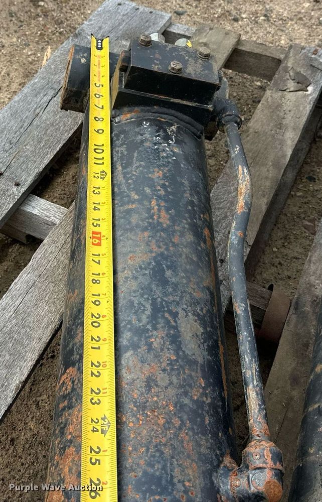 image for item DT6327 Hydraulic cylinder