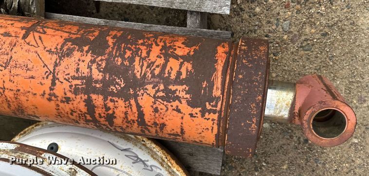 image for item DT6327 Hydraulic cylinder