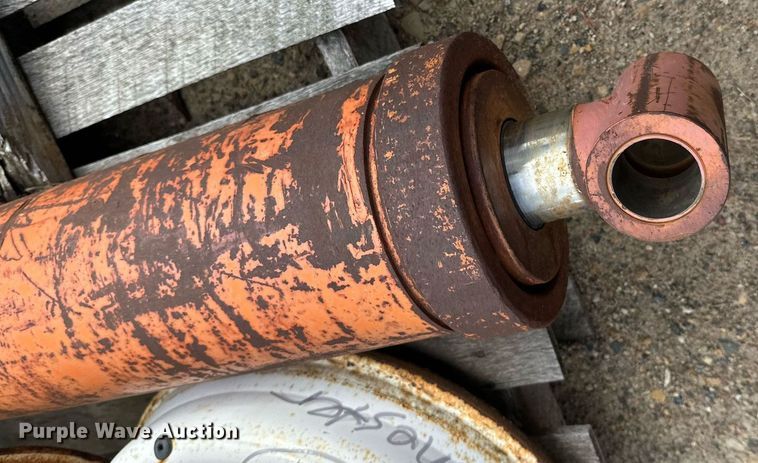 image for item DT6327 Hydraulic cylinder