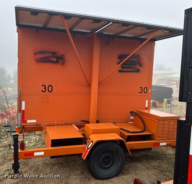 image for item DT6328 1998 American Signal message board trailer