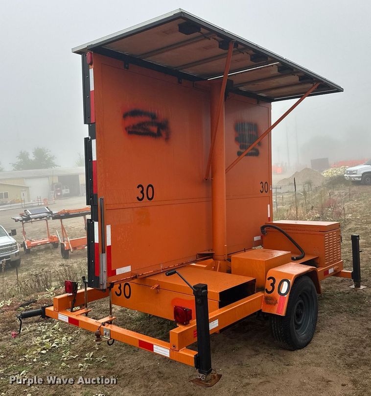 image for item DT6328 1998 American Signal message board trailer