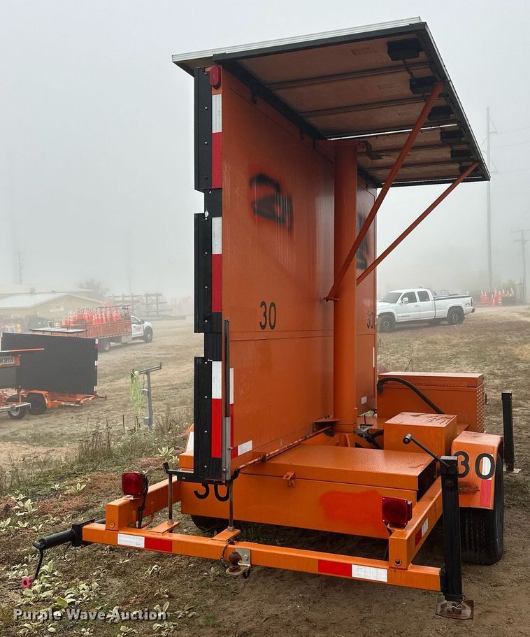 image for item DT6328 1998 American Signal message board trailer