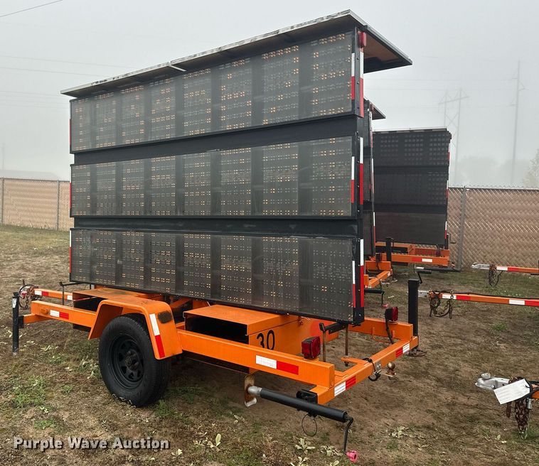 image for item DT6328 1998 American Signal message board trailer