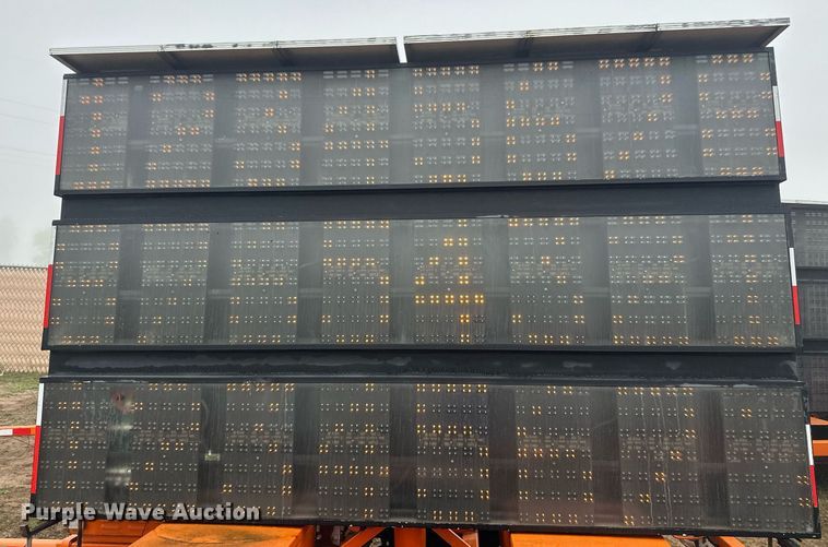 image for item DT6328 1998 American Signal message board trailer