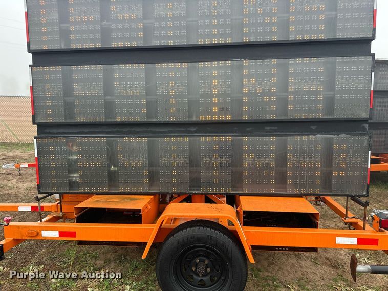 image for item DT6328 1998 American Signal message board trailer