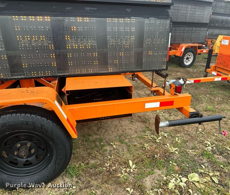 image for item DT6328 1998 American Signal message board trailer