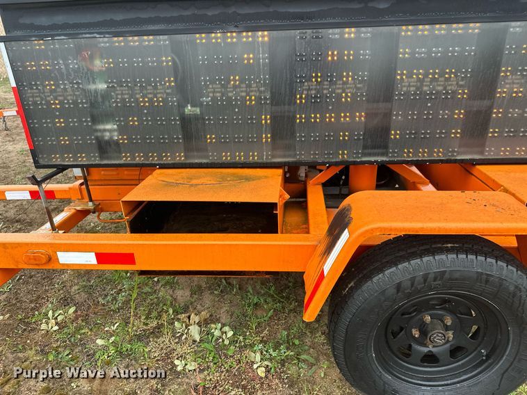 image for item DT6328 1998 American Signal message board trailer