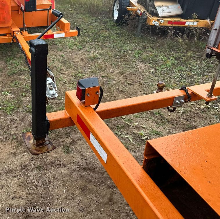 image for item DT6328 1998 American Signal message board trailer