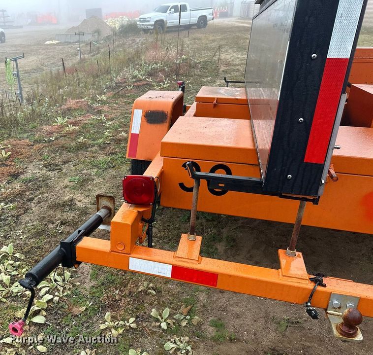 image for item DT6328 1998 American Signal message board trailer