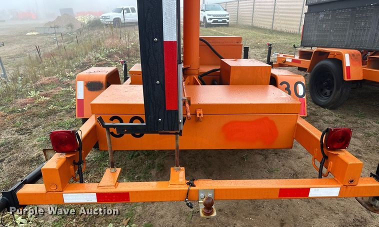 image for item DT6328 1998 American Signal message board trailer