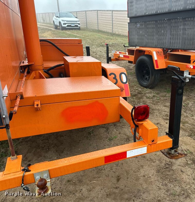 image for item DT6328 1998 American Signal message board trailer