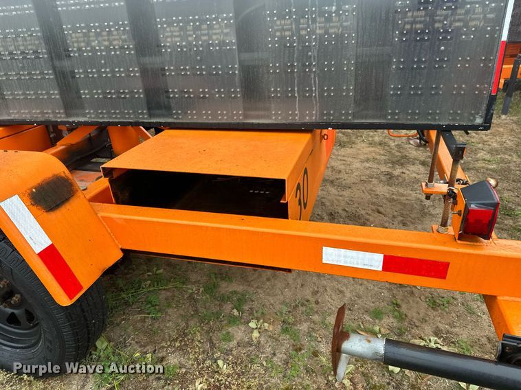 image for item DT6328 1998 American Signal message board trailer