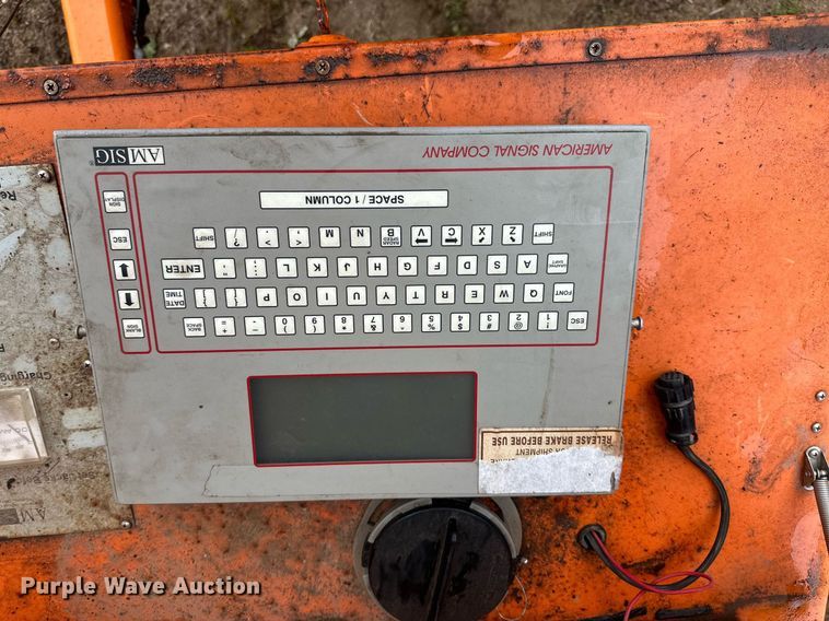 image for item DT6328 1998 American Signal message board trailer