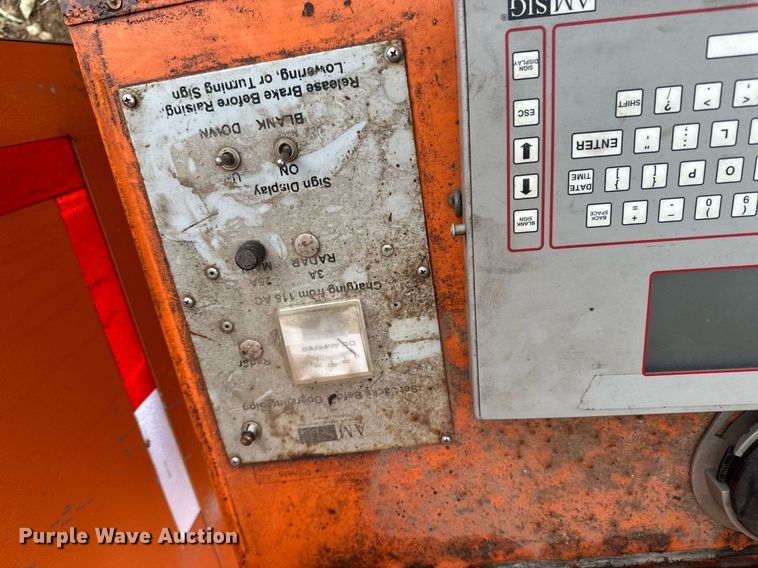 image for item DT6328 1998 American Signal message board trailer