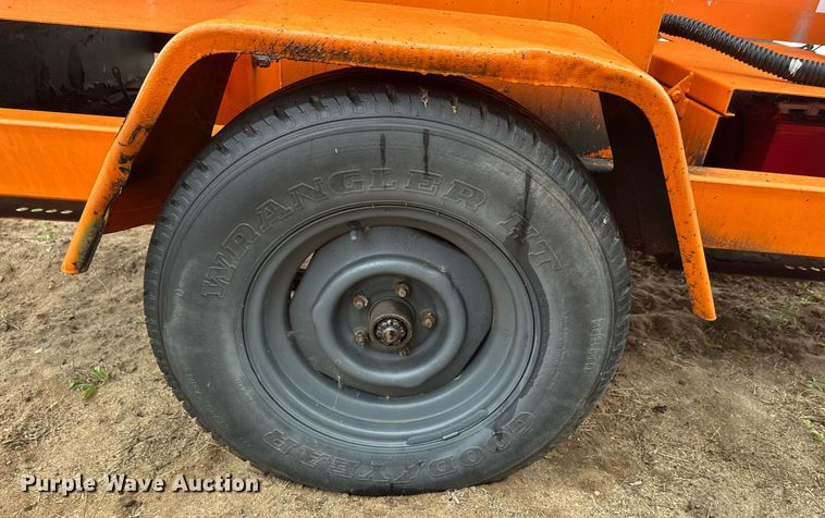 image for item DT6328 1998 American Signal message board trailer