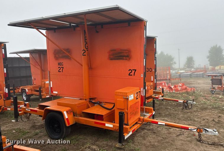 image for item DT6329 2000 American Signal message board trailer