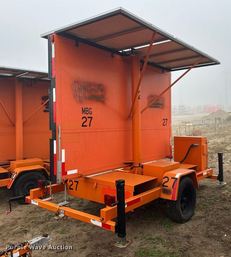 image for item DT6329 2000 American Signal message board trailer