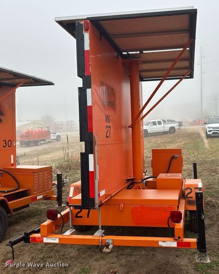 image for item DT6329 2000 American Signal message board trailer