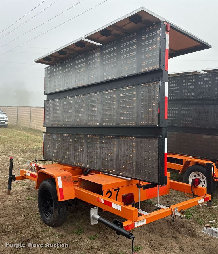 image for item DT6329 2000 American Signal message board trailer