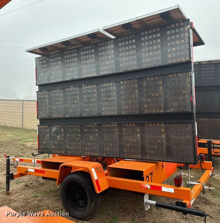 image for item DT6329 2000 American Signal message board trailer