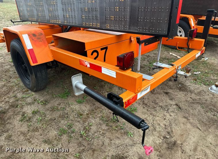 image for item DT6329 2000 American Signal message board trailer