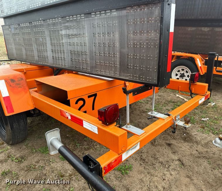 image for item DT6329 2000 American Signal message board trailer