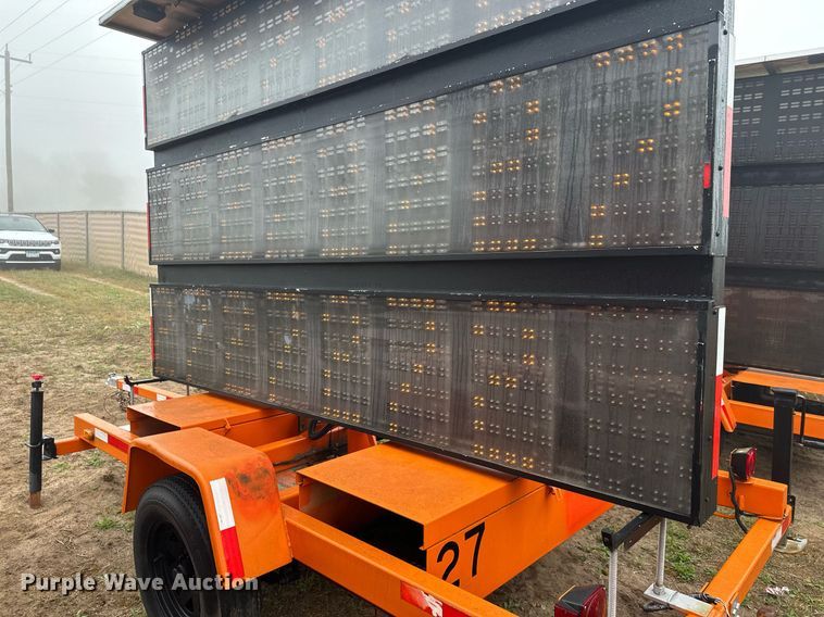 image for item DT6329 2000 American Signal message board trailer