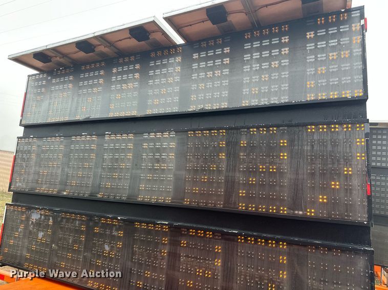 image for item DT6329 2000 American Signal message board trailer