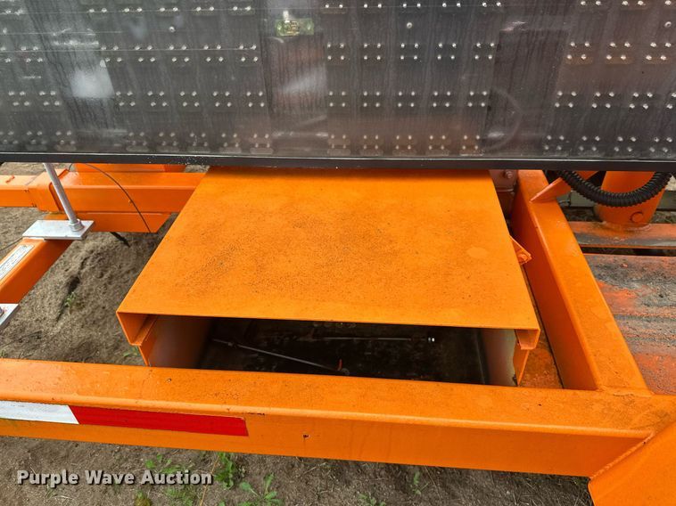 image for item DT6329 2000 American Signal message board trailer