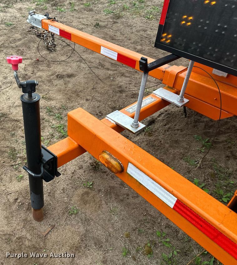 image for item DT6329 2000 American Signal message board trailer