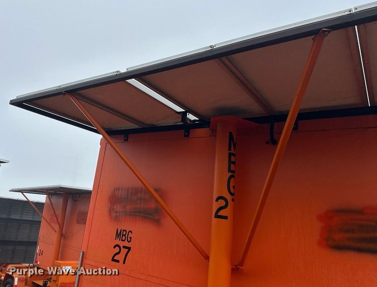 image for item DT6329 2000 American Signal message board trailer