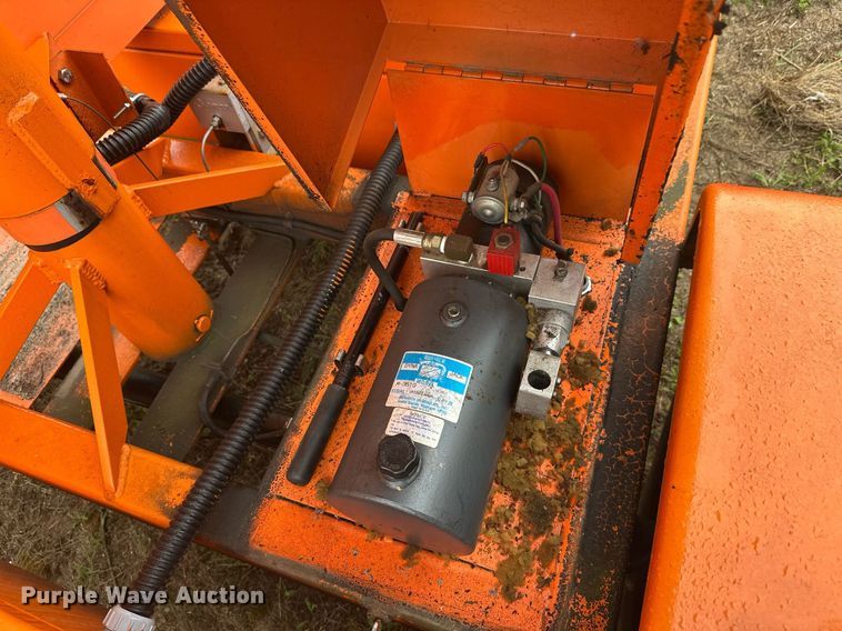 image for item DT6329 2000 American Signal message board trailer