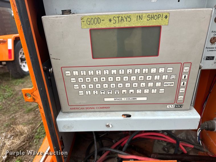 image for item DT6329 2000 American Signal message board trailer