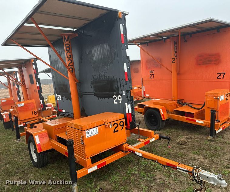 image for item DT6330 1998 American Signal message board trailer