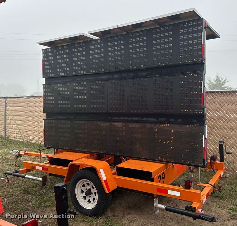 image for item DT6330 1998 American Signal message board trailer