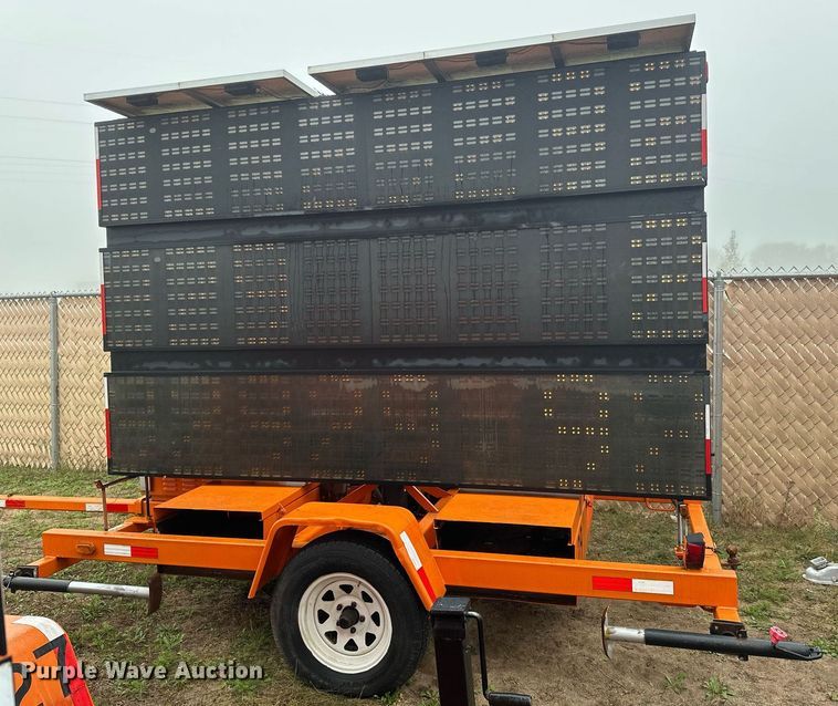 image for item DT6330 1998 American Signal message board trailer