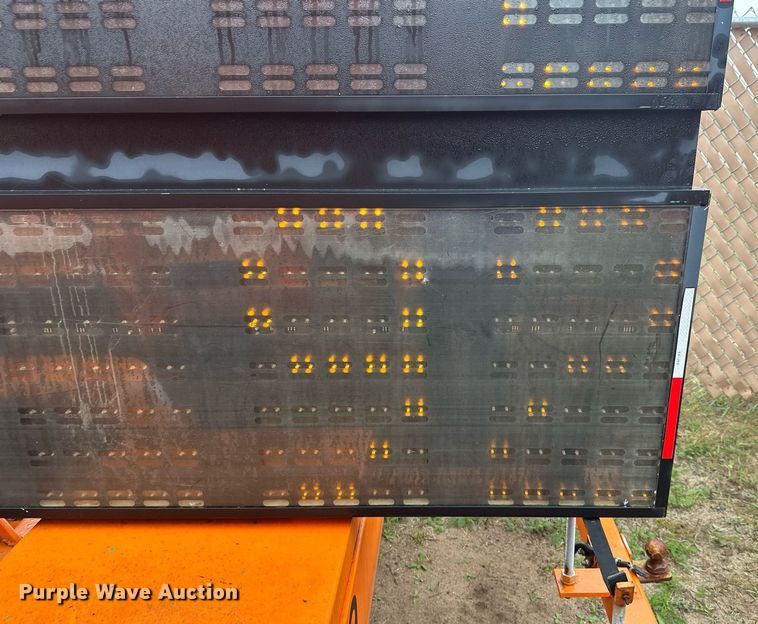 image for item DT6330 1998 American Signal message board trailer