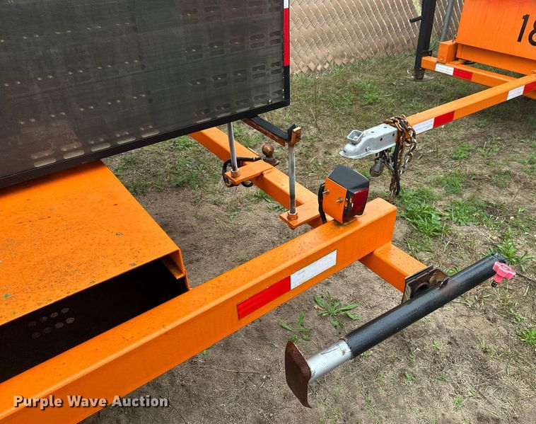 image for item DT6330 1998 American Signal message board trailer