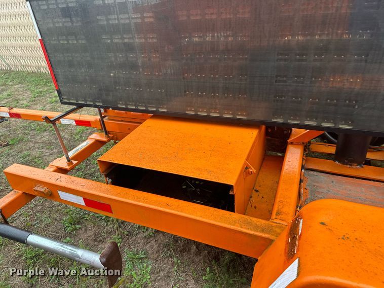 image for item DT6330 1998 American Signal message board trailer