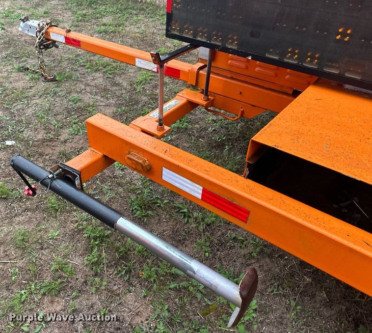 image for item DT6330 1998 American Signal message board trailer